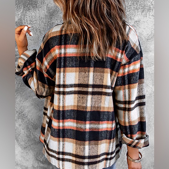 PLAID BUTTON FRONT SHIRT JACKET WITH BREAST POCKETS - Picture 2 of 4